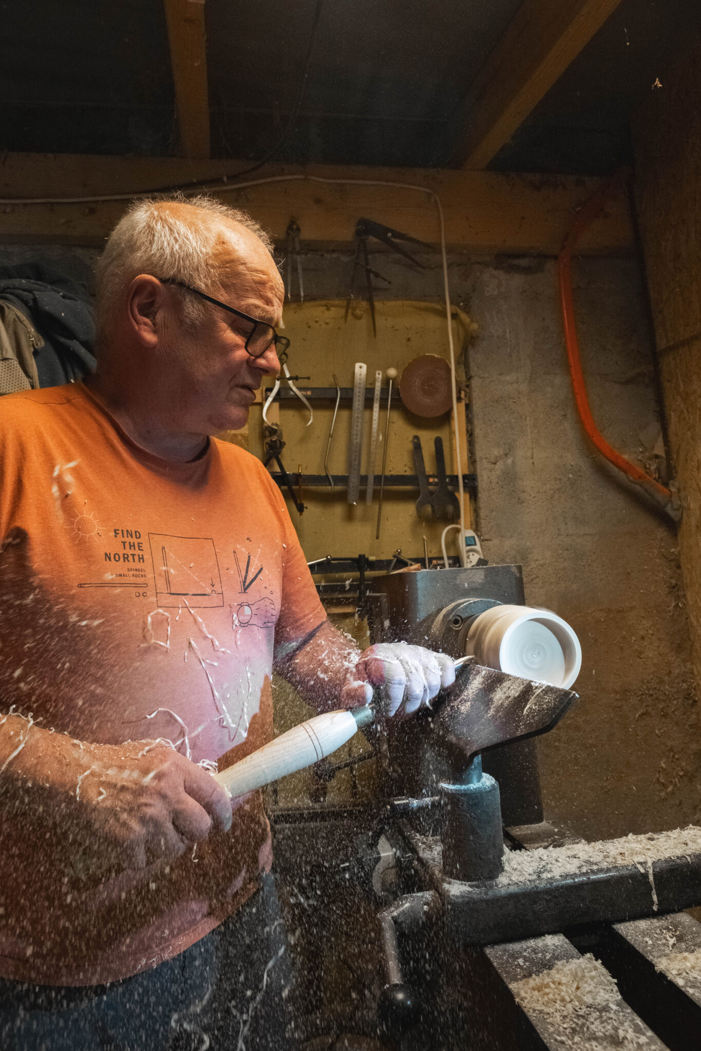 Sculpteur sur bois plateau des petites roches
