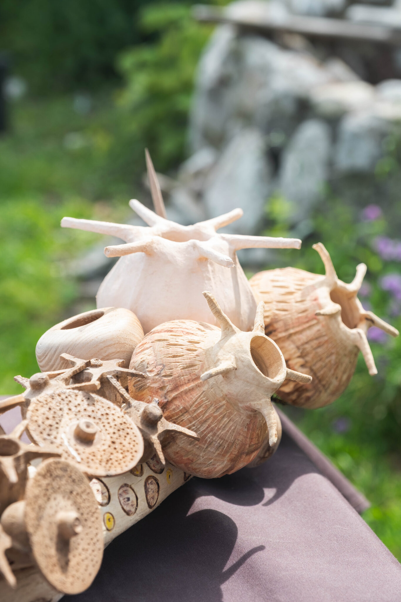 Sculpteur sur bois plateau des petites roches