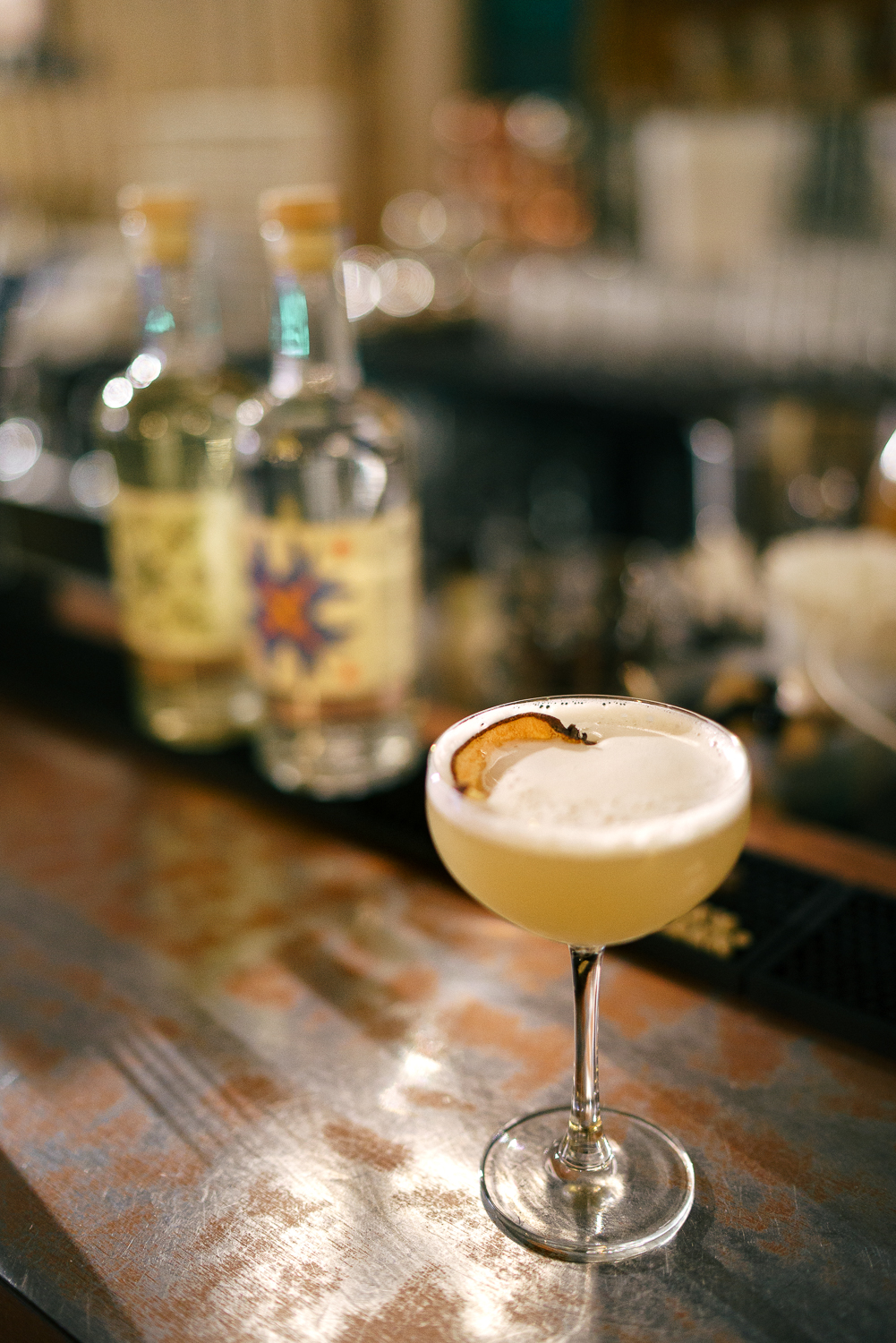 cocktail avec du génépi distillé par le minimistan bar grenoblois