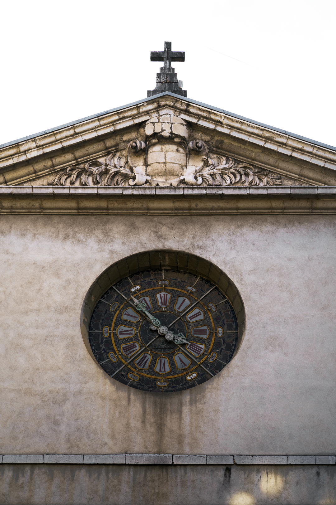 horloge vitrail de l'église Saint Louis à Grenoble