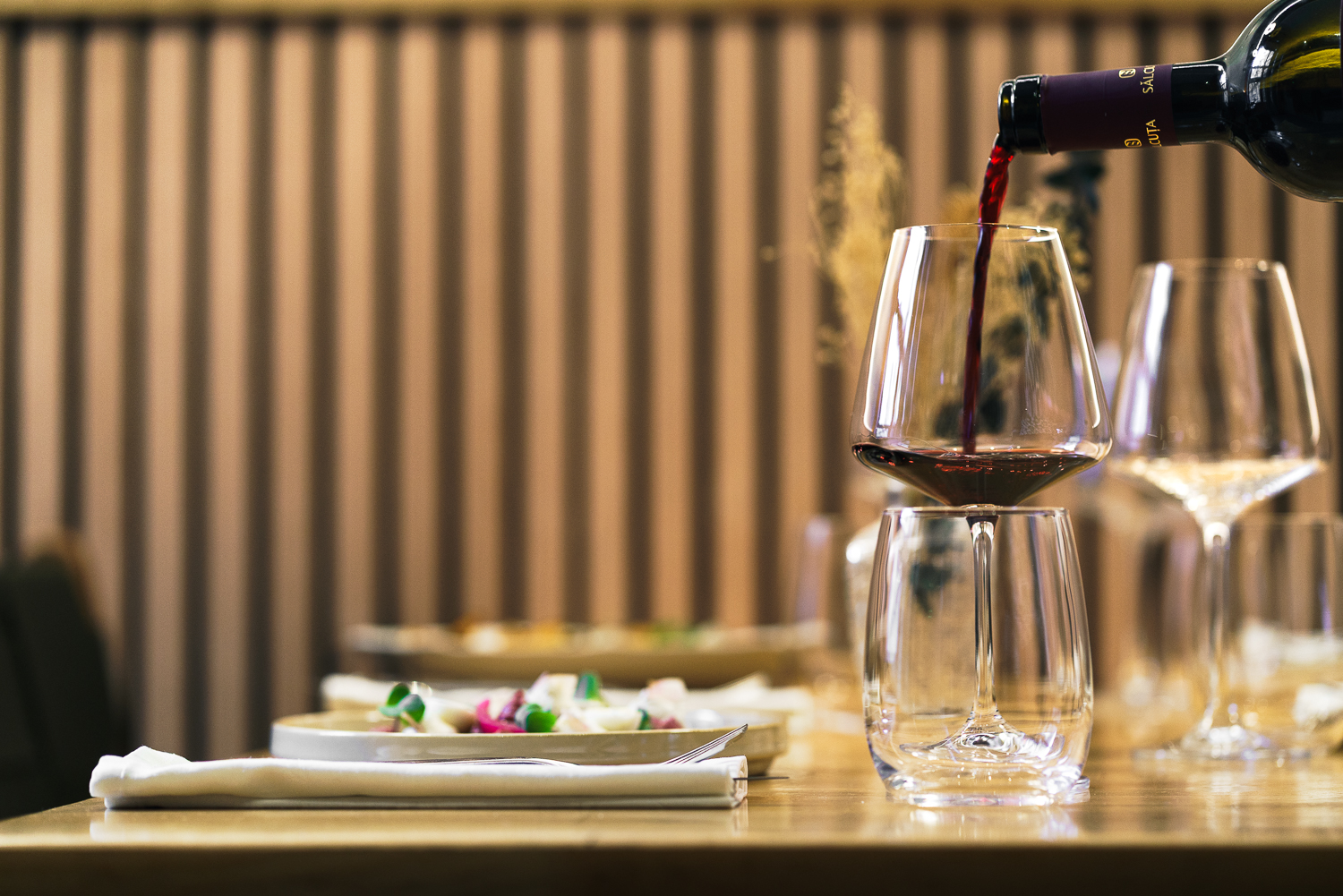 vin moldave servi chez Tinka, restaurant bistronomique à Grenoble quartier championnet