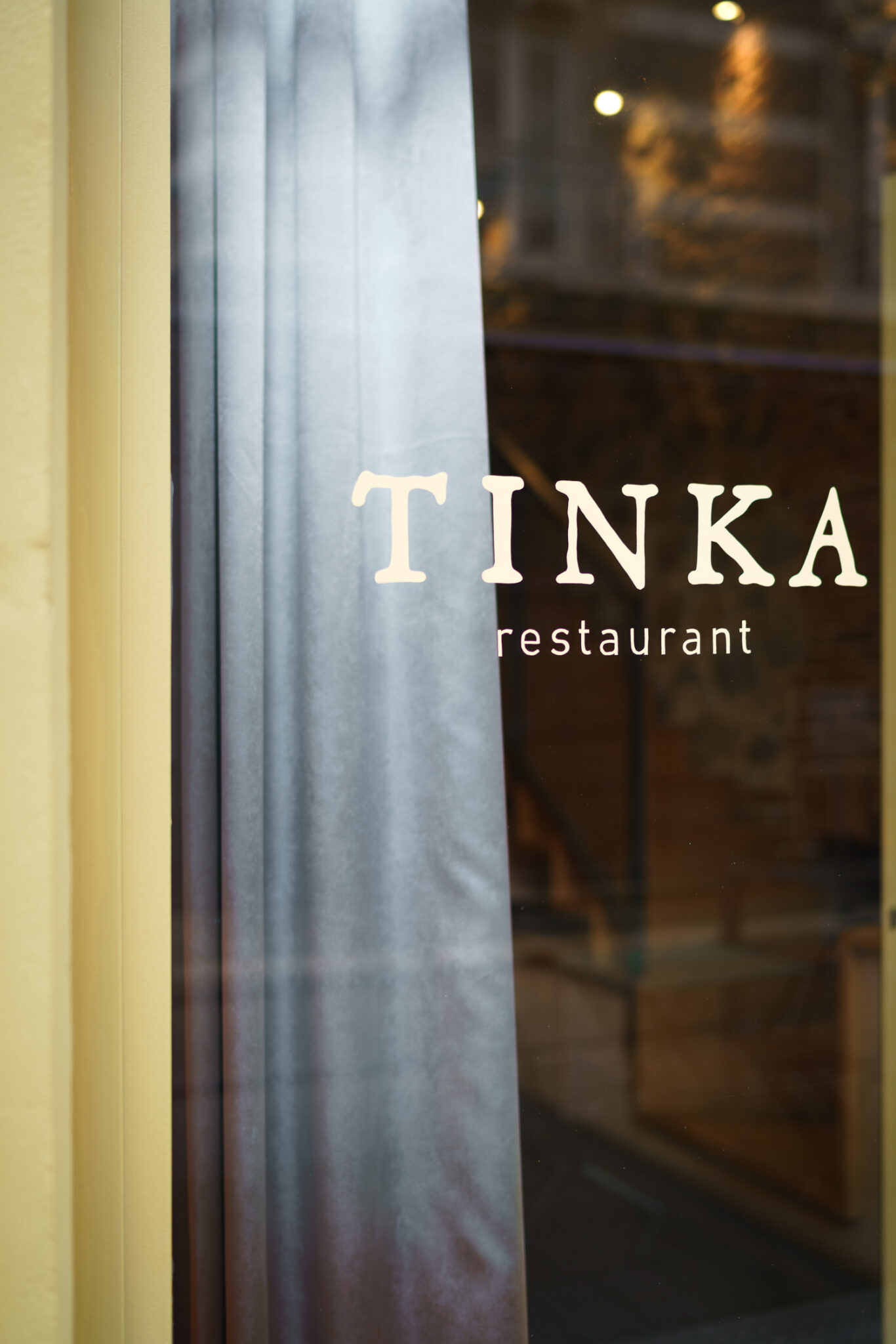 devanture de Tinka, restaurant bistronomique à Grenoble quartier championnet