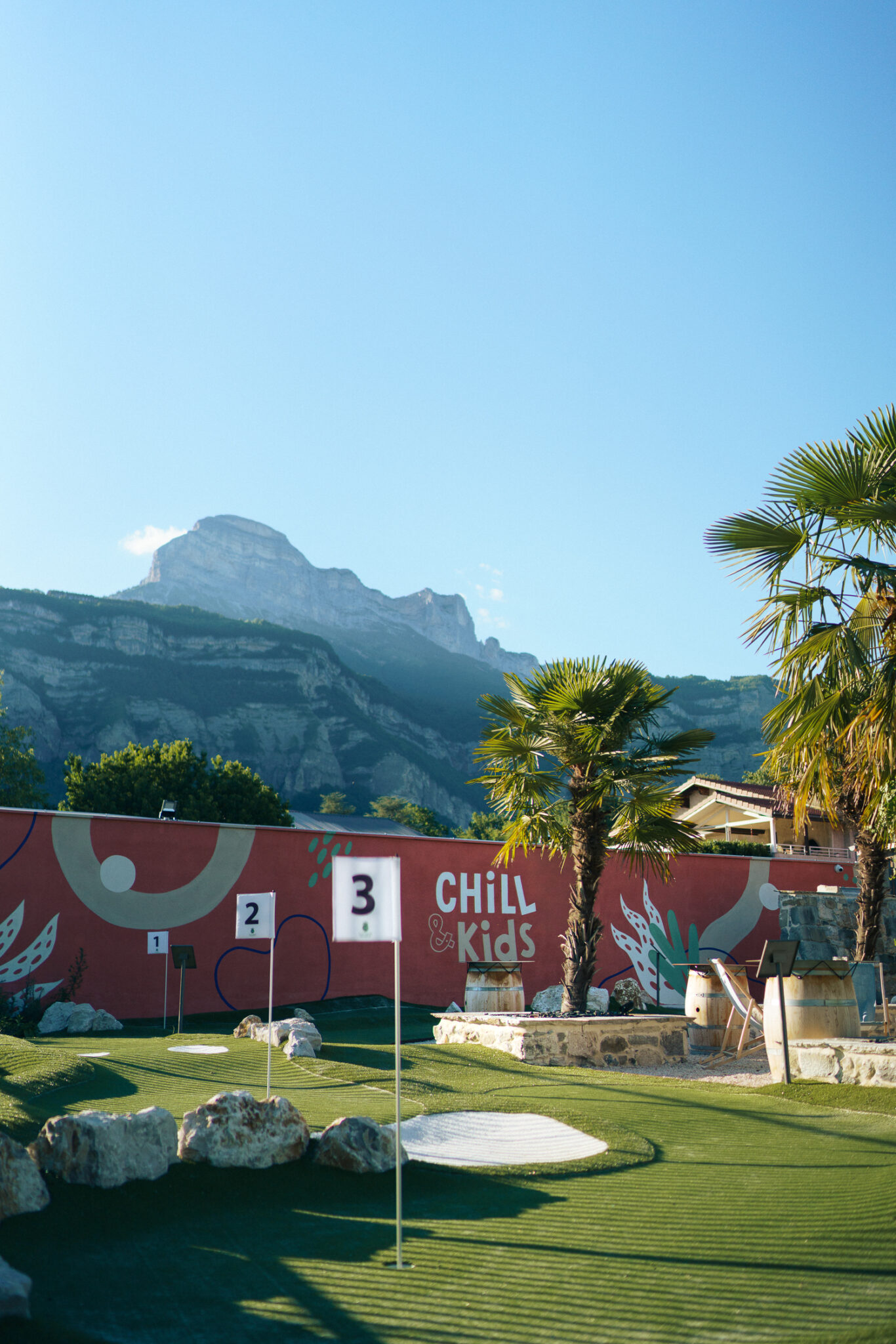 mini golf chill & kids lieu de vie à crolles pour les parents et enfants