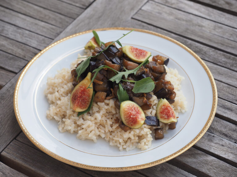 Le plat est prêt à être dégusté… Régalez-vous avec ces aubergines ultra-fondantes !