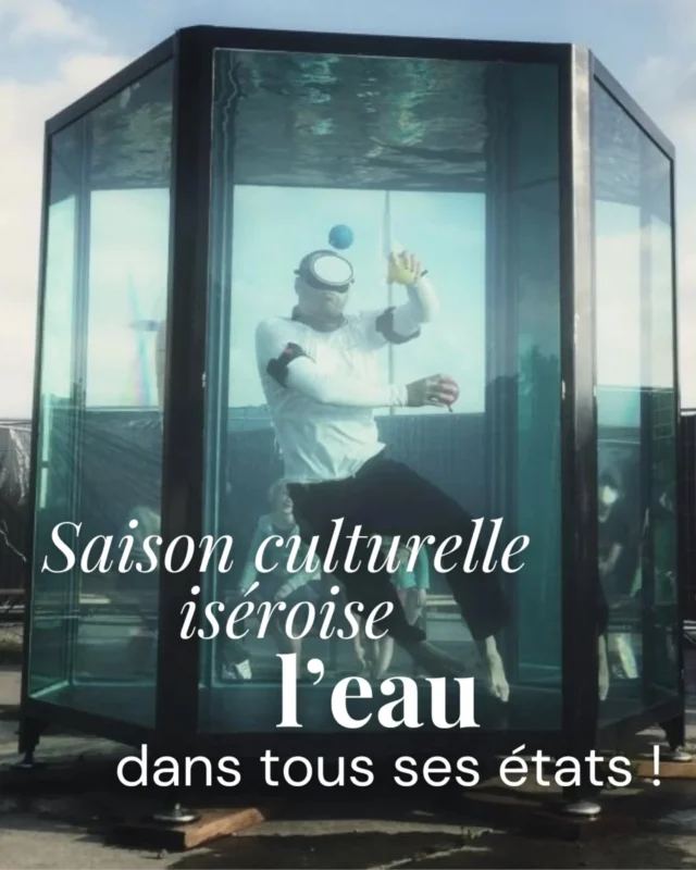 On vous l’accorde, vu la météo d'aujourd'hui, on est plutôt épargnés par la canicule... 🌧️ Mais comme les beaux jours vont vite revenir (on y croit !), on a trouvé le meilleur moyen d'anticiper les coups de chaud tout en prenant une bonne dose d'inspiration. Cet été, l'Isère lance sa nouvelle saison culturelle entièrement dédiée à un élément vital et omniprésent sur notre territoire : l'eau. 🌊

Des berges de nos rivières jusqu'aux cimes de nos montagnes, plusieurs musées et parcs se transforment en véritables îlots de fraîcheur à travers des installations poétiques, des spectacles immersifs et de grandes expositions (accessibles gratuitement !).

De quoi s'offrir de jolies parenthèses : manipuler des Lego® à la Maison Bergès pour comprendre la puissance des torrents, remonter le temps au fil du Nil au Musée Champollion, ou s'émerveiller en famille lors du grand week-end festif au Domaine de Vizille en septembre.

👉 Envie de plonger dans le programme ? Retrouvez notre sélection de curiosités et de coups de cœur à découvrir au fil de l'eau via le lien en bio 💫.

🎭 Saison culturelle « Eau, quelle histoire ! » — Dans toute l’agglomération et en Isère jusqu’en septembre 2027.
@culture.isere

✍️ @lila_ohlala
.
.
.
#grenoble #isere #culturegrenoble #sortiragrenoble #lesmondaines
Article Partenaire 💫