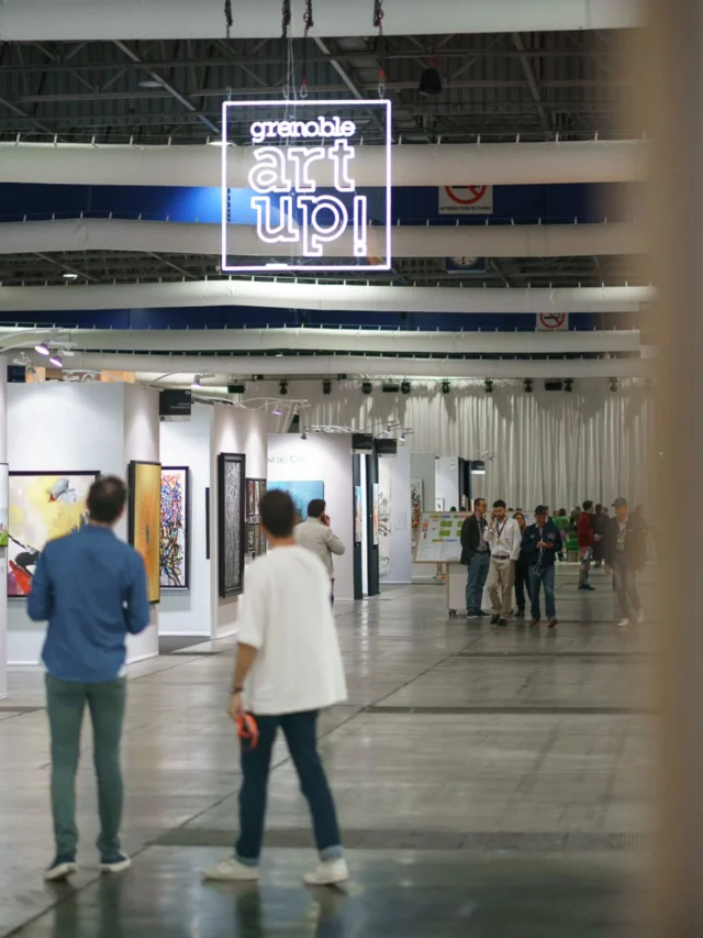 🎨 @grenobleartup est de retour à @alpexpo_grenoble !

L’incontournable foire d’art contemporain revient cette année encore, du 24 au 27 septembre à Grenoble. Comme chaque année, vous pourrez y découvrir des œuvres pour tous les budgets et dans tous les styles, mais aussi profiter d’un programme inédit, avec entre autres :

• une expo collective des artistes ayant été accueillis à la résidence Sainte-Ange, un lieu artistique créé à Seyssins, qui accompagne la scène contemporaine émergente ; 
• des ateliers @artpero.grenoble (qu'on adore) : le concept parfait pour s’initier ou continuer la peinture… tout en prenant l’apéro (tout est dans le nom, vous l'aurez compris) ; 
• la présence de la scène Street Art, avec une expo qui retrace l'évolution de la discipline en lien avec @gre_art .

Nous, on y sera... et on espère bien vous y croiser !

Pour l’occasion, on vous offre la possibilité de gagner 2 places pour Art Up (pour la journée de votre choix). 
🫣 à la clé : 2 coupes de champagne et 2 vestiaires inclus.

Pour participer :

• Likez ce post 
• Abonnez-vous aux comptes @les_mondaines et @grenobleartup
• Taguez en commentaire votre acolyte pour cette sortie artistique 🎨

Résultats lundi 21 septembre.

Bonne chance à toutes et tous ! 🍀

📸 1 : @quentinfombaron 
2 à 5 : Maxime Sibué